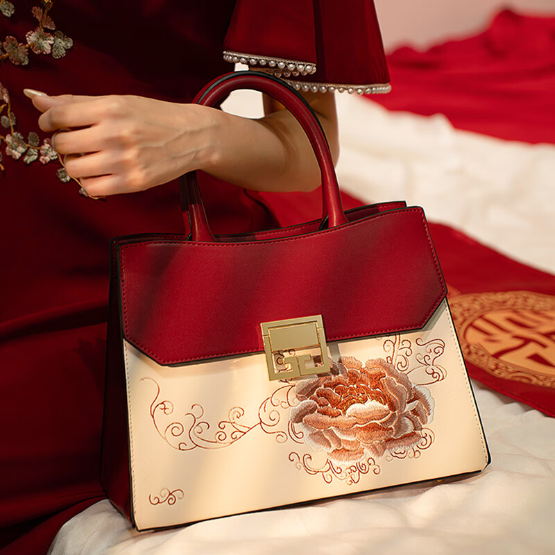 爱礼纪送妈妈生日礼物中年女士轻奢品牌手提包包女包刺绣大容量女包 款式2-精美礼盒套装