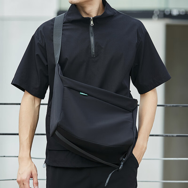【厂家直供】单肩包潮流休闲斜挎包男学生挎包运动邮差包大容量斜 黑色