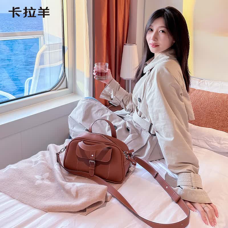 卡拉羊超轻防盗波士顿枕头包时尚单肩包包可斜挎可手提女包CX4029 摩卡棕（可拎可背多场景使用） 大包