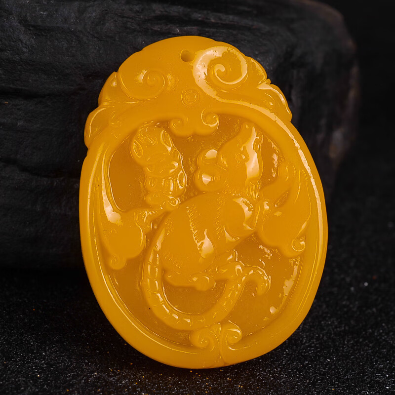 淑丽芙黄龙玉貔貅手把件和田玉十二生肖玉吊坠男女款鼠牛马狗鸡虎龙蛇
