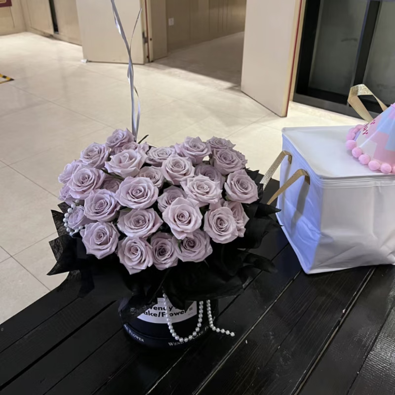 爱心气球紫色曼塔抱抱桶玫瑰花束仿真花永生花生日礼物送女友闺蜜 紫色曼塔玫瑰花束-19朵  送礼袋+