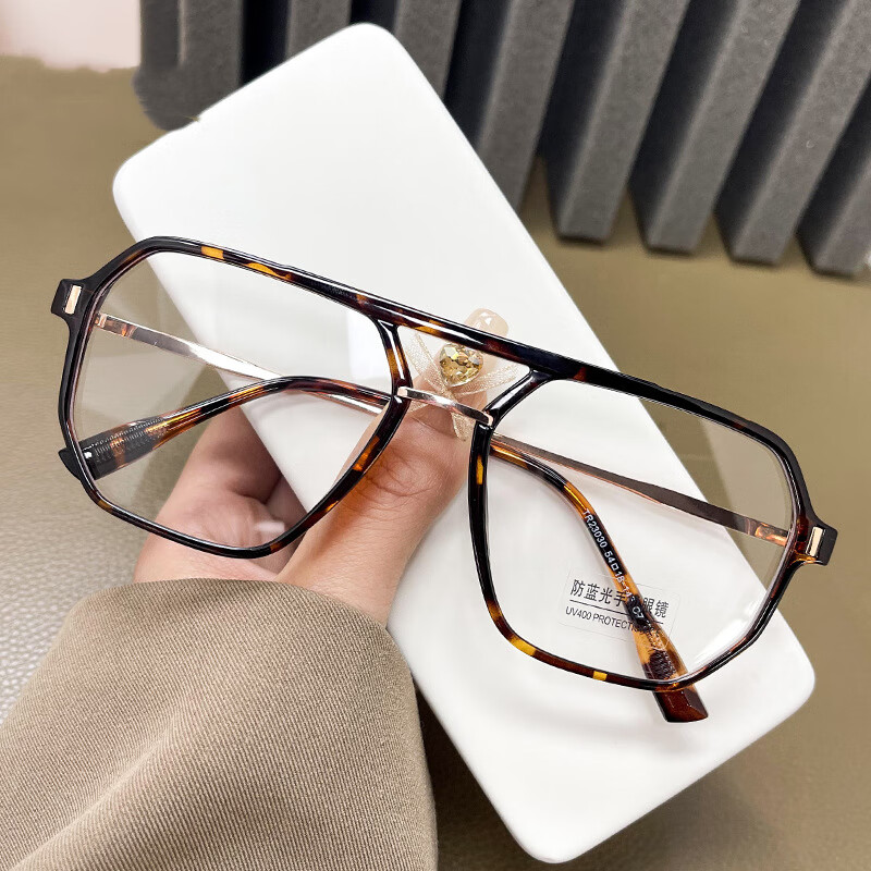 Erilles¿˫ڿ۾Ů ʱд۾  161澵Ƭ