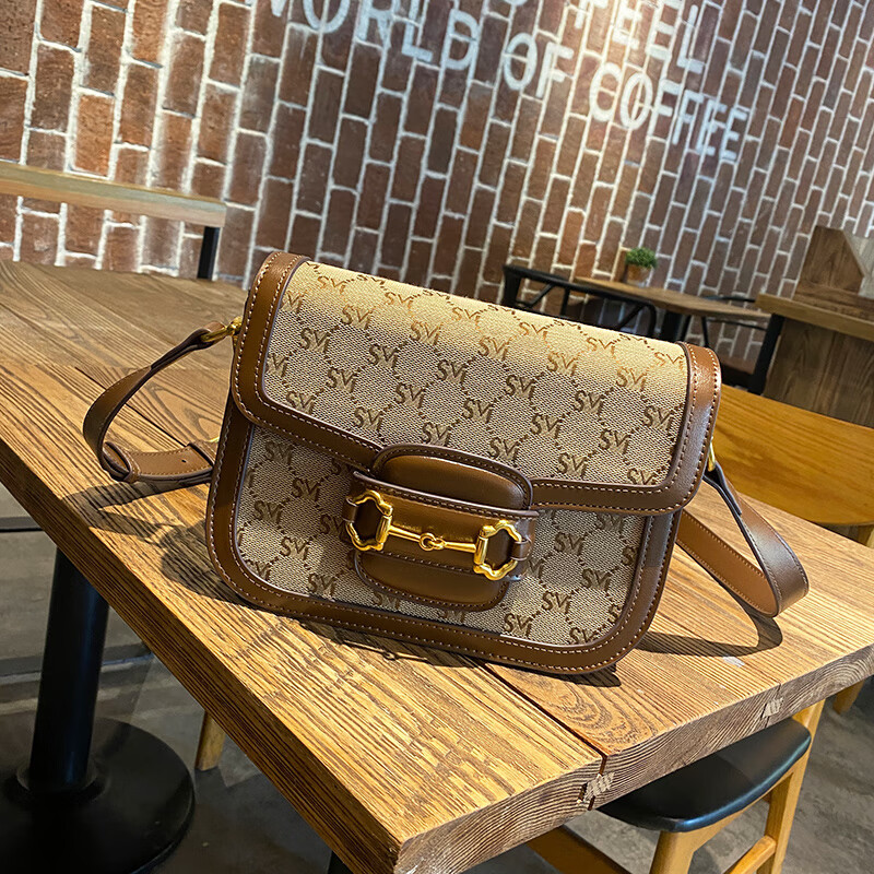 lvboying包包女2024新款大容量马鞍包女简约单肩包女斜挎质感小方包潮