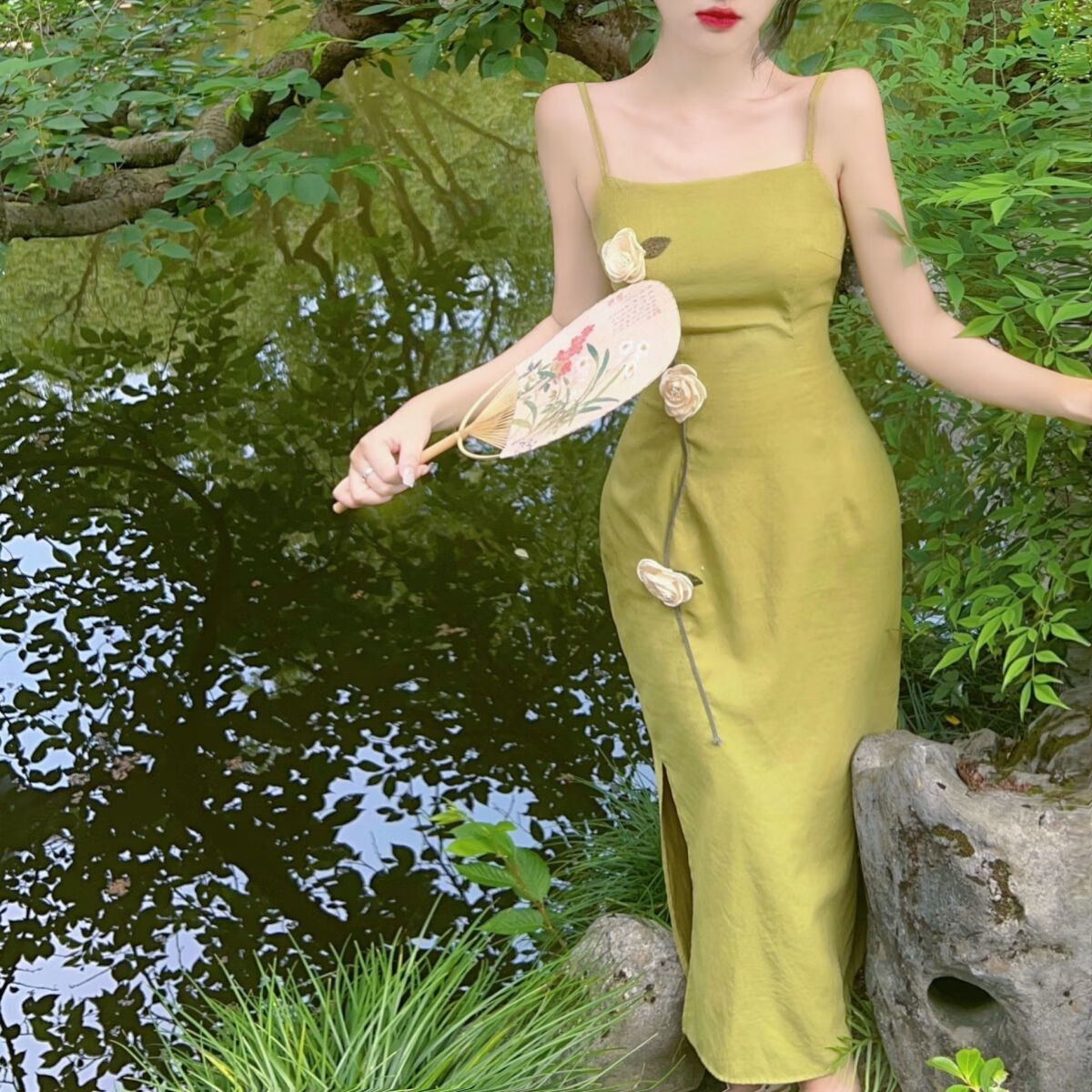 字己吊带裙连衣裙2024春夏季新中式国风复古夏季新款中绿色法式小众设