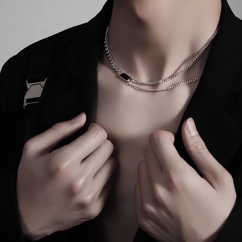 彩莱娅叠戴黑石钛钢项链男生锁骨链潮牌嘻哈男生链子简约时尚网红颈链