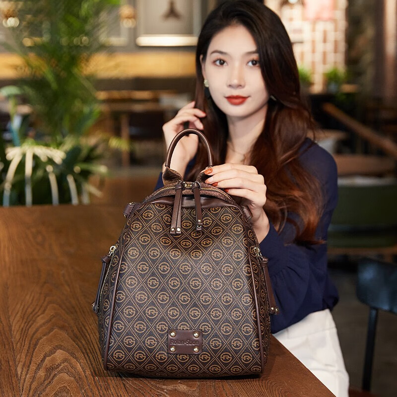 酷奇袋鼠真皮双肩包女2024新款百搭大容量书包休闲简约旅行包轻奢女士背包 咖色