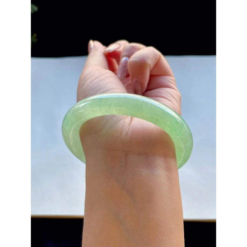 丹芙妮小蒋翡翠冰糯种阳绿晴底飘手镯时尚款贵妃翡翠手镯直播女款带