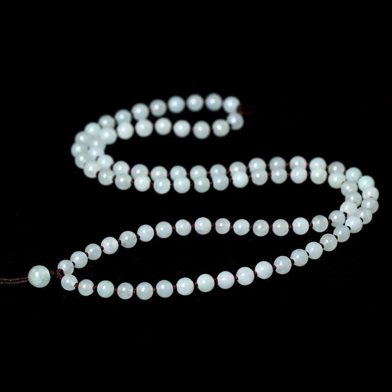 翡翠吊坠排行榜前十名出炉：这10款天然翡翠，光泽迷人，佩戴瞬间提升气质-图片10