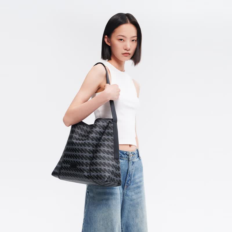 OMTO黑松露软hobo包新款通勤女包斜挎包包大容量单肩包女生日礼物女友 松露黑【大号】