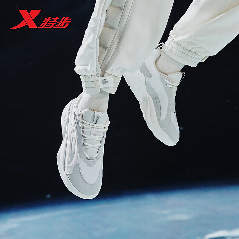 特步（XTEP）星陨TD女鞋休闲鞋春季新款运动鞋轻便百搭休闲鞋国潮潮流老爹鞋 帆白/月石灰 38