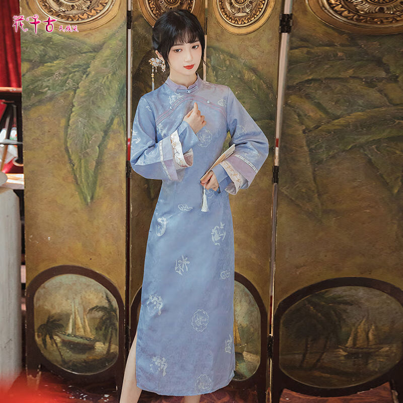 款民国风新款秋冬长袖加厚刺绣马甲约会套装 雾蓝色旗袍背面有拉链 m