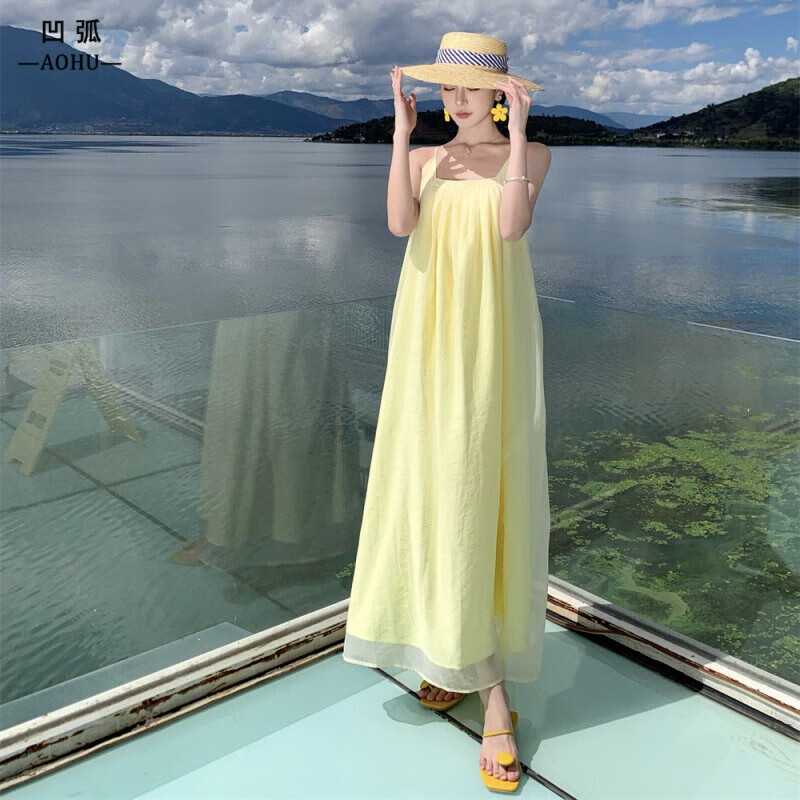 凹弧(aohu)法式黄色吊带连衣裙宽松慵懒风夏季露背性感淡黄的长裙 浅