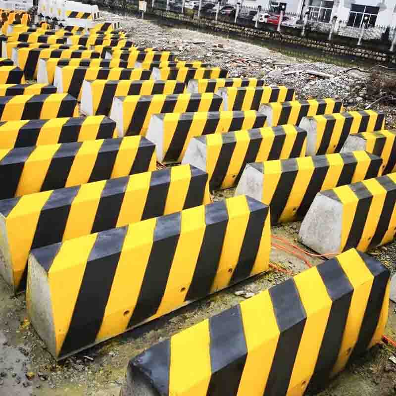 水泥隔离墩底座混凝土防撞块石头施工围挡道路安全防撞隔离水泥墩
