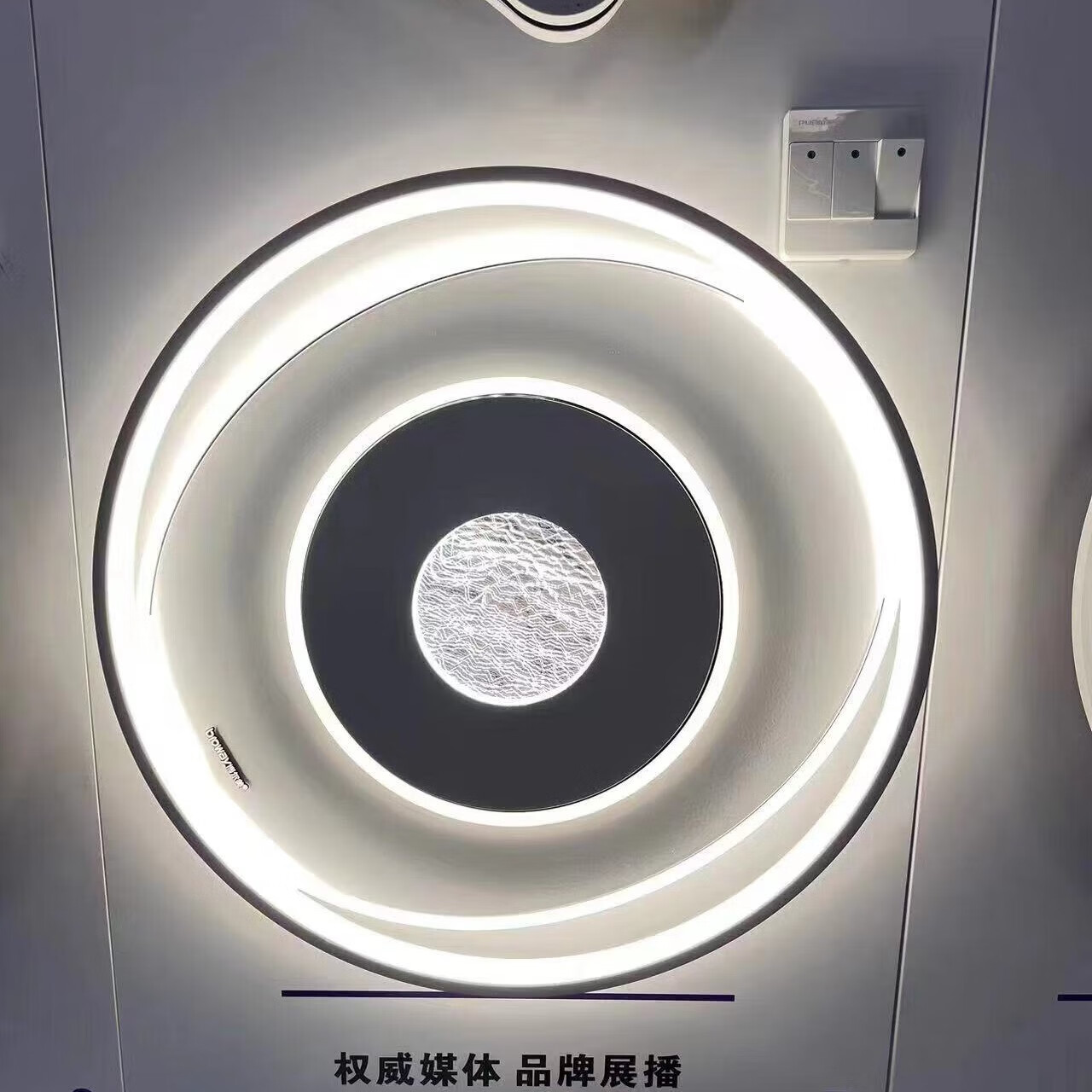 博尔美智能离线语音金光谱三色变光卧室吸顶灯节能轻奢超亮简约 晶莹