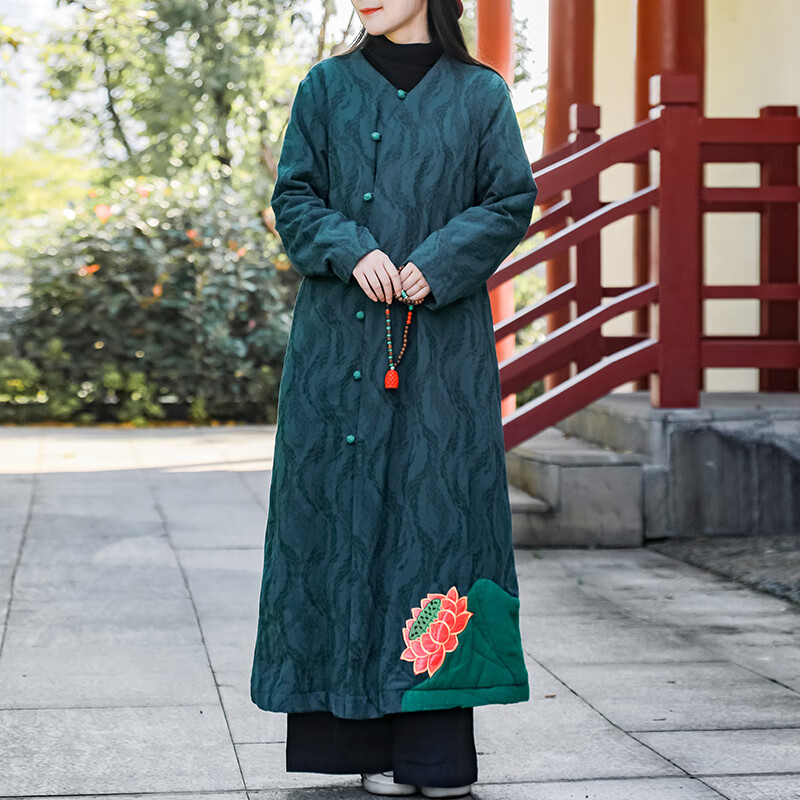 乱在江南棉麻绣花风衣女长款冬季新品加绒保暖舒适气质优雅斜襟复古