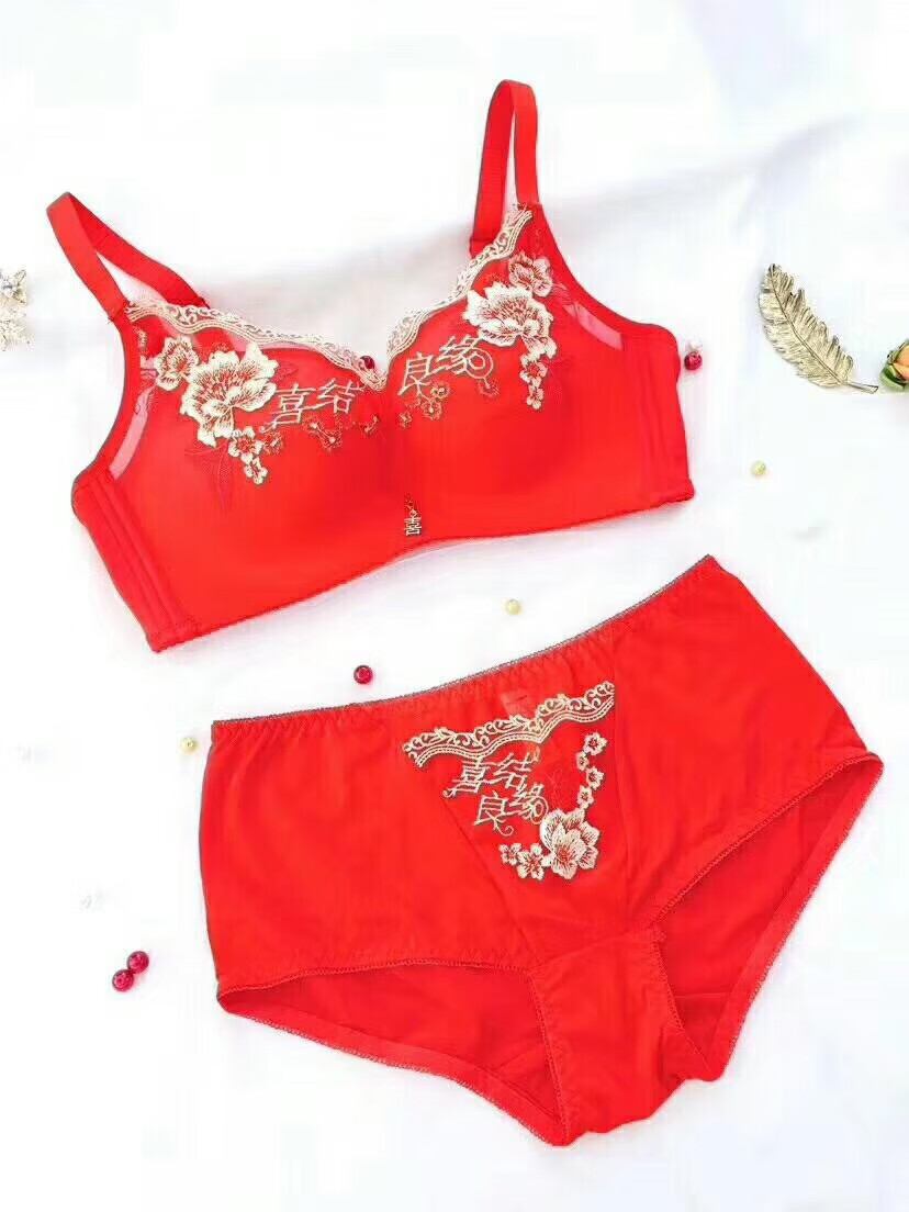 兔批发本命年大红色套装刺绣聚拢无痕文胸结婚新娘无钢圈调整型内衣