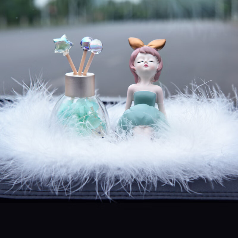 馨悠洁车载摆件卡通女孩可爱北欧汽车装饰品中控台香薰车内用品 期待