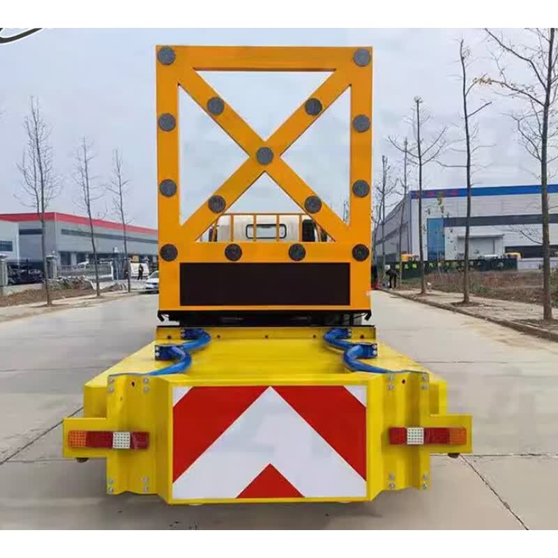 高速公路防撞车公路防撞缓冲车施工安防撞设备救援防护车防撞包 缓冲