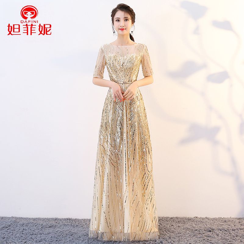 盈依柔晚会主持人礼服宴会晚礼服女2021新款长裙亮片金色敬酒主持人