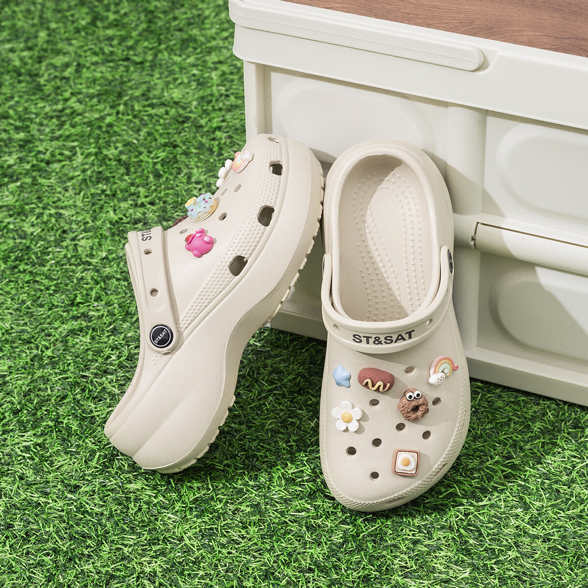 星期六2026新款夏季情侣可爱百搭增高踩屎感洞洞鞋女款居家外穿防滑拖鞋 米白色 【草莓熊】 36-37