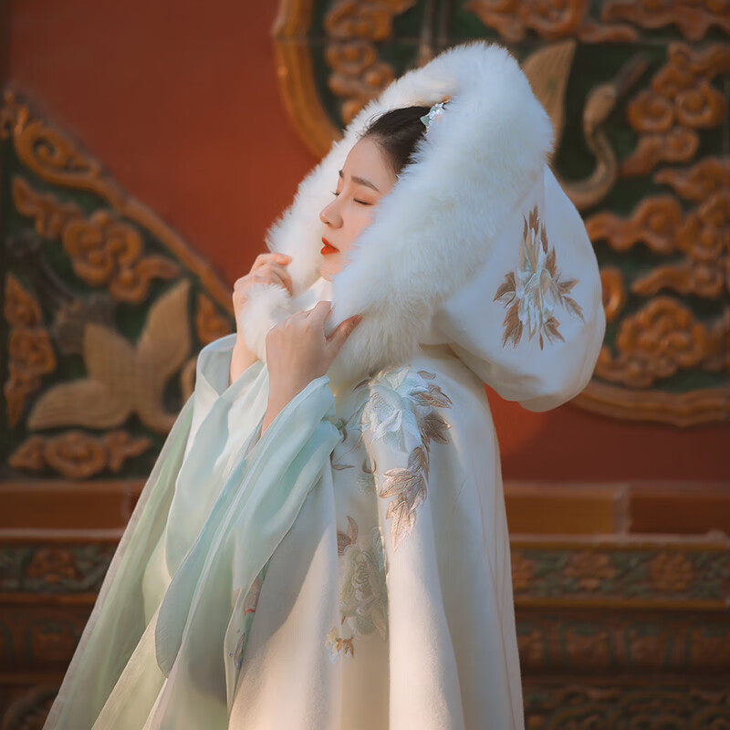 潮牌向右汉服成人女冬季加斗篷冬装冬款过年新年战袍古风披风秋古装小