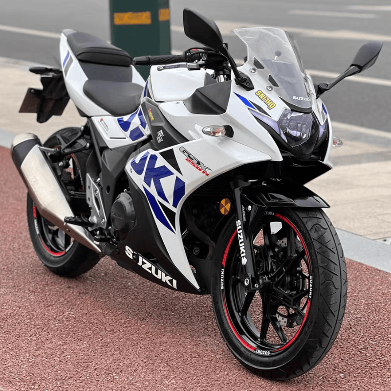 桃路原装铃木gsx250cc跑车双缸水冷电喷机车公路赛男装燃油摩托车趴赛