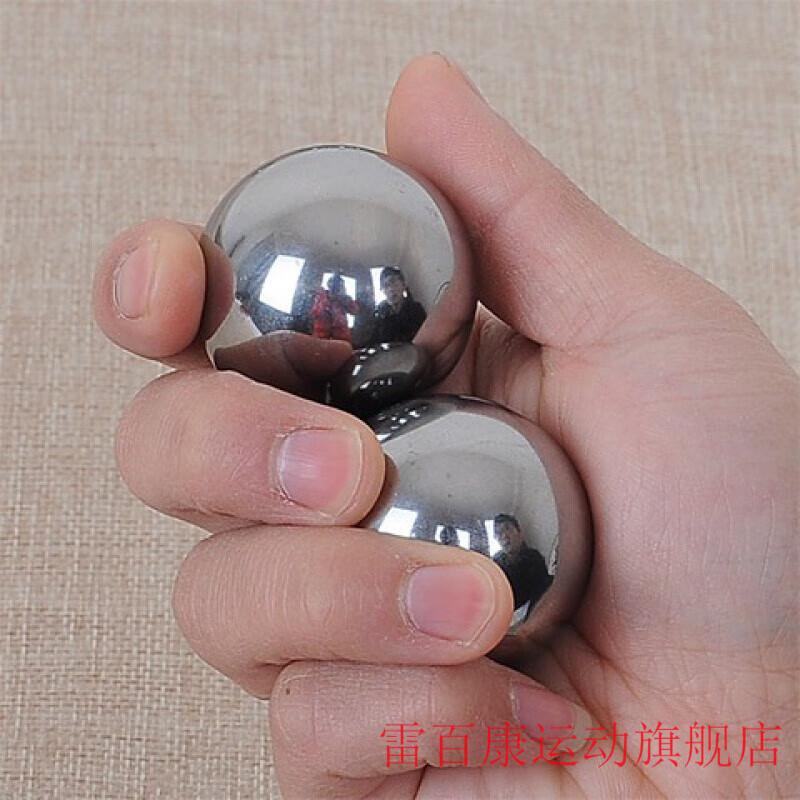 保定鐵球?qū)嵭匿撉蚪∩砬蚴智蛑欣夏耆耸滞媲虬茨Ρ＝∏蜣D(zhuǎn)握SN6808 帶球袋方巾 40mm一對520克