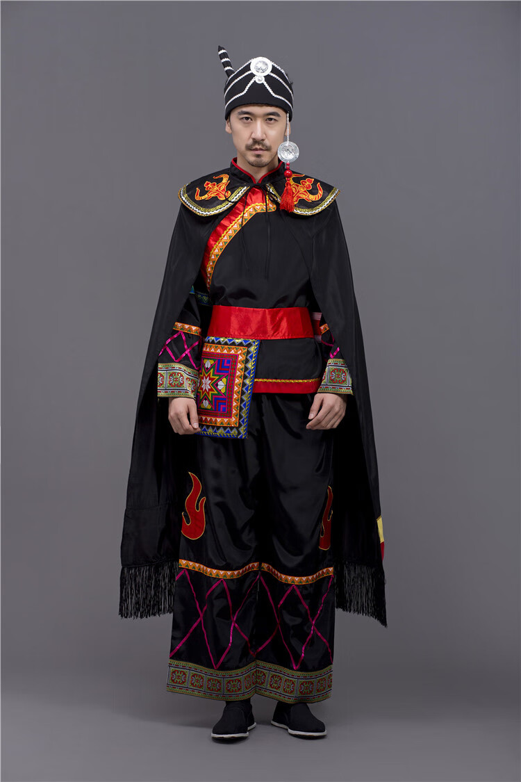 王国盾牌彝族服装男彝族盛装凉山舞蹈服装石林火把节演出服擦尔瓦披风