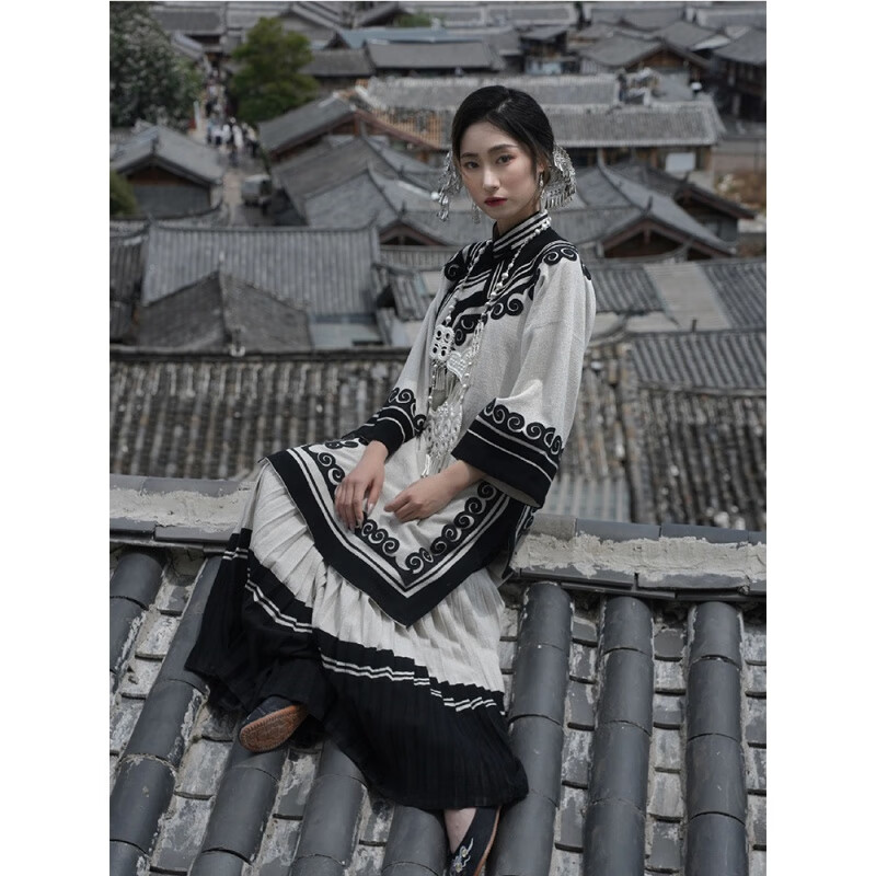 颂曼蒂彝族服装女大凉山套装秋季新款新中式装四川旅拍打卡长裙民族风