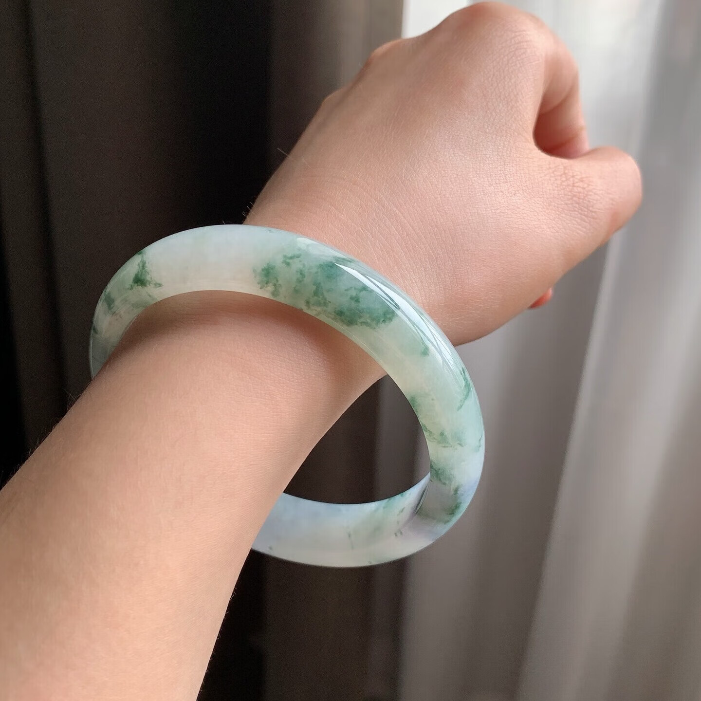 东芳翡都缅甸天然a货翡翠手镯糯种大圈口平安镯白底飘绿花正圈玉石