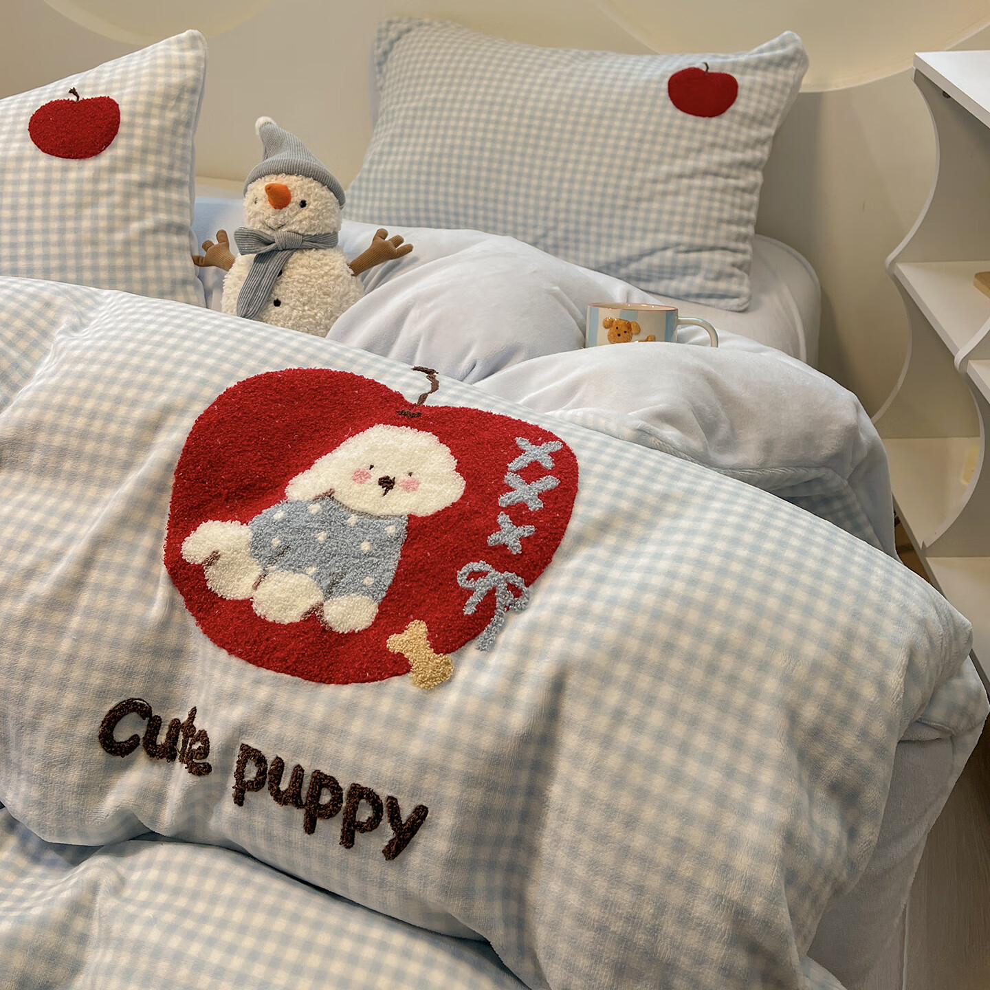 苏萱秋冬季苹果狗毛巾绣牛奶绒四件套加厚珊瑚绒面被套三件套床上床品 蓝格苹果狗 1.8m 床单款 四件套-被套200x230cm