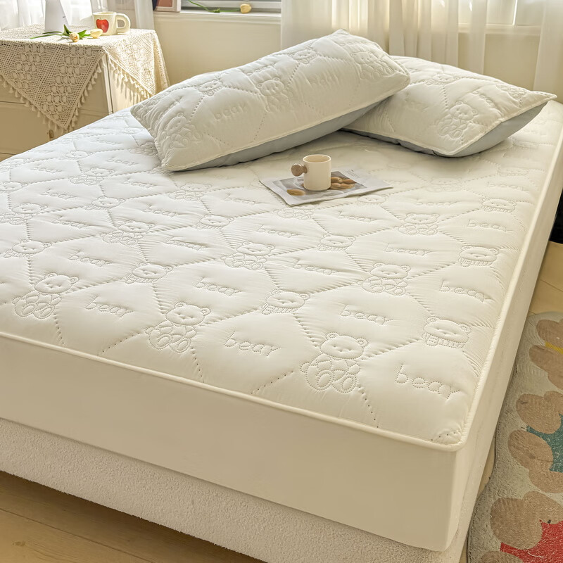 雅鹿加厚夹棉床笠防尘绗缝床罩三件套隔脏床盖床垫保护套床上用品 小熊夹棉床笠-奶昔白【蓬松柔软 四季通用】 150*200cm单床笠