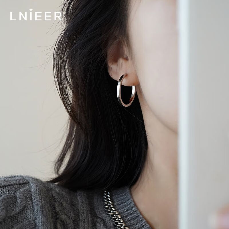 Lnieer冷淡风素圈耳环女气质高级感圆圈耳钉耳饰品2026新款小众轻奢耳圈 银色素圈耳环【一对装】