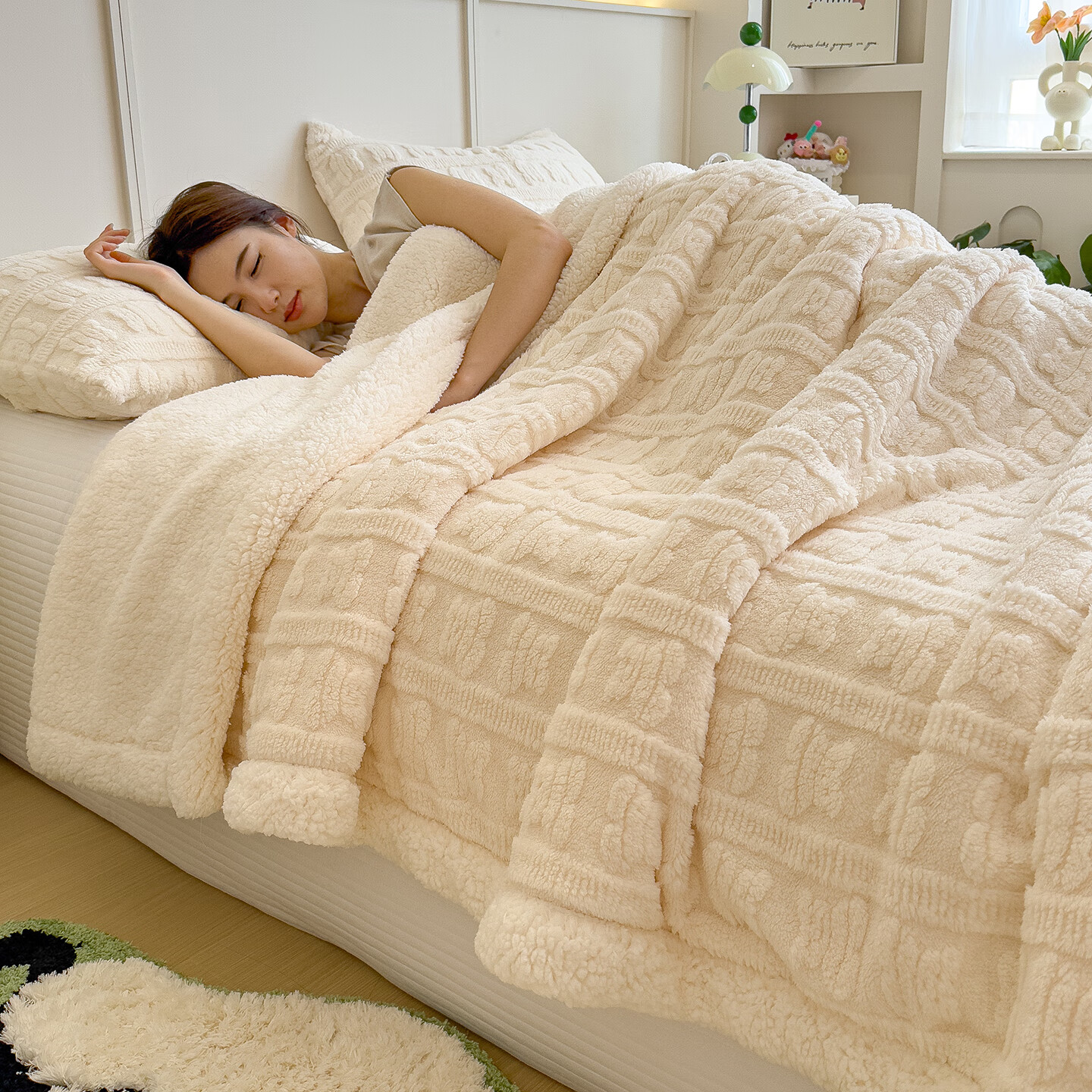 猫人（MiiOW）羊羔绒毛毯加厚冬季办公室午睡牛奶珊瑚绒披肩小盖毯沙发毯子 多宝熊-月牙白【双面暖柔 蓄热保温 不易掉毛】 180*200cm-单人加大毯