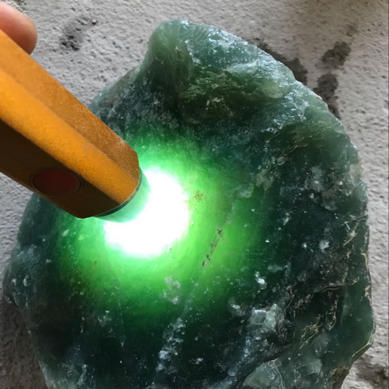 展缘玉石原石 岫玉180毛料 边角料 雕刻挂坠摆件500克价格