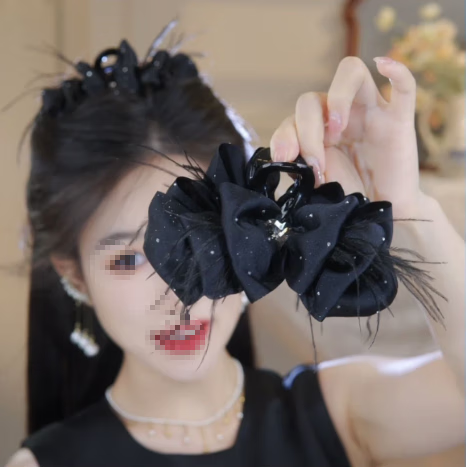 芠拉黑色羽毛泡泡紗蝴蝶結(jié)發(fā)飾發(fā)夾女后腦勺盤發(fā)抓夾鯊魚夾子頭飾發(fā)卡 黑色星空羽毛抓夾【13cm】