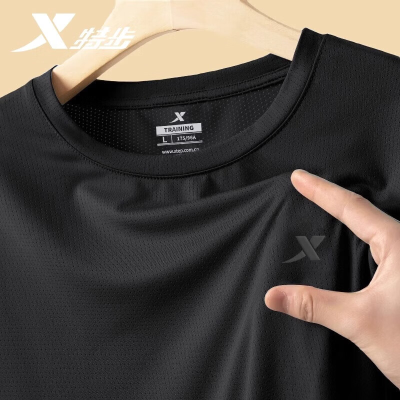 特步（XTEP）运动短袖t恤男夏季冰丝透气体恤户外健身宽松休闲服半袖上衣男士 速干款-正黑色 S 165