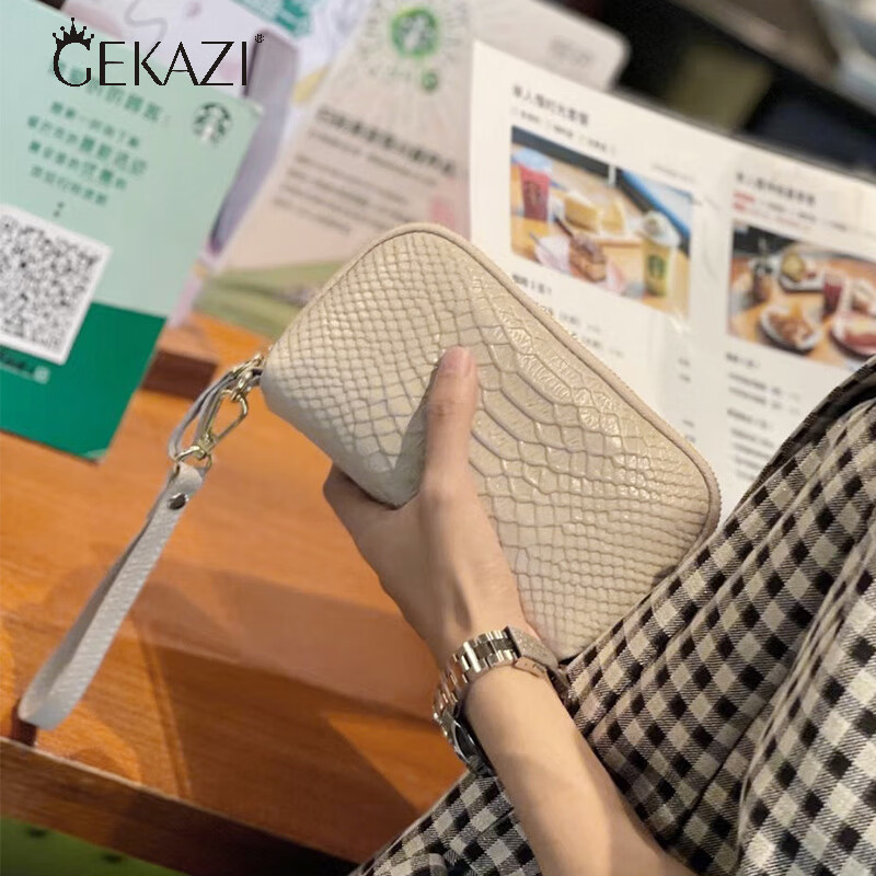 歌卡姿（GEKAZI）真皮长款手拿包钱包包女新年七夕气质手腕包鳄鱼纹头层牛皮手机包 白色