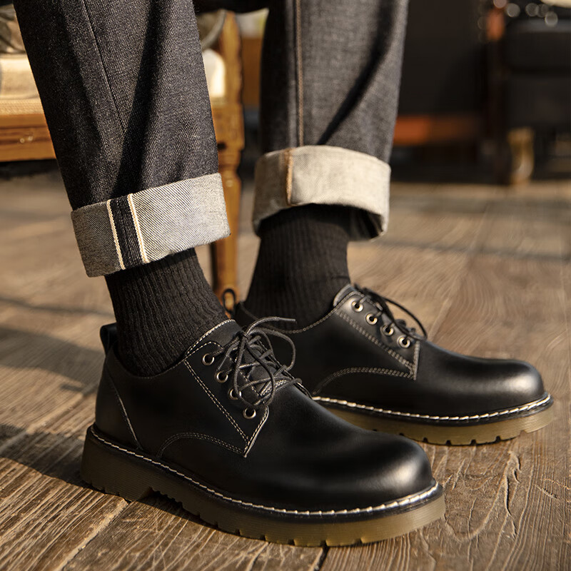 以舟配牛仔裤的男皮鞋搭配西裤的鞋子新款黑色真皮工装马丁靴低帮百搭