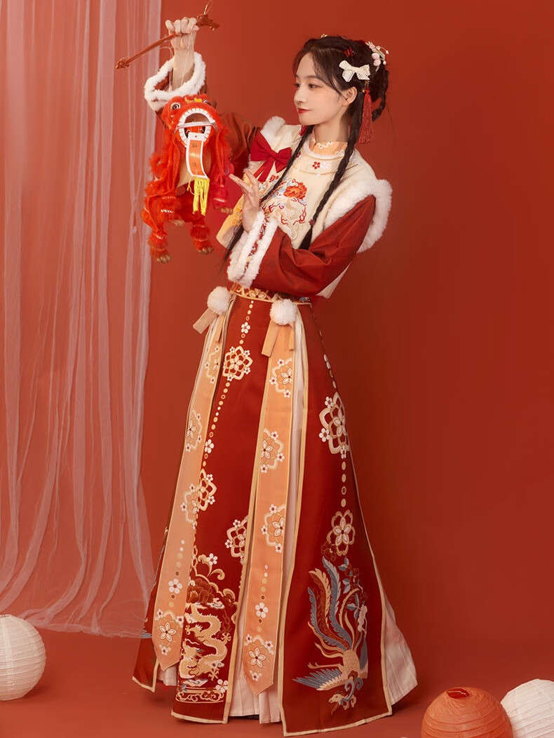 云芳舒本命年衣服女龙年汉服唐制汉加绒加厚圆比甲连身百褶改良汉素