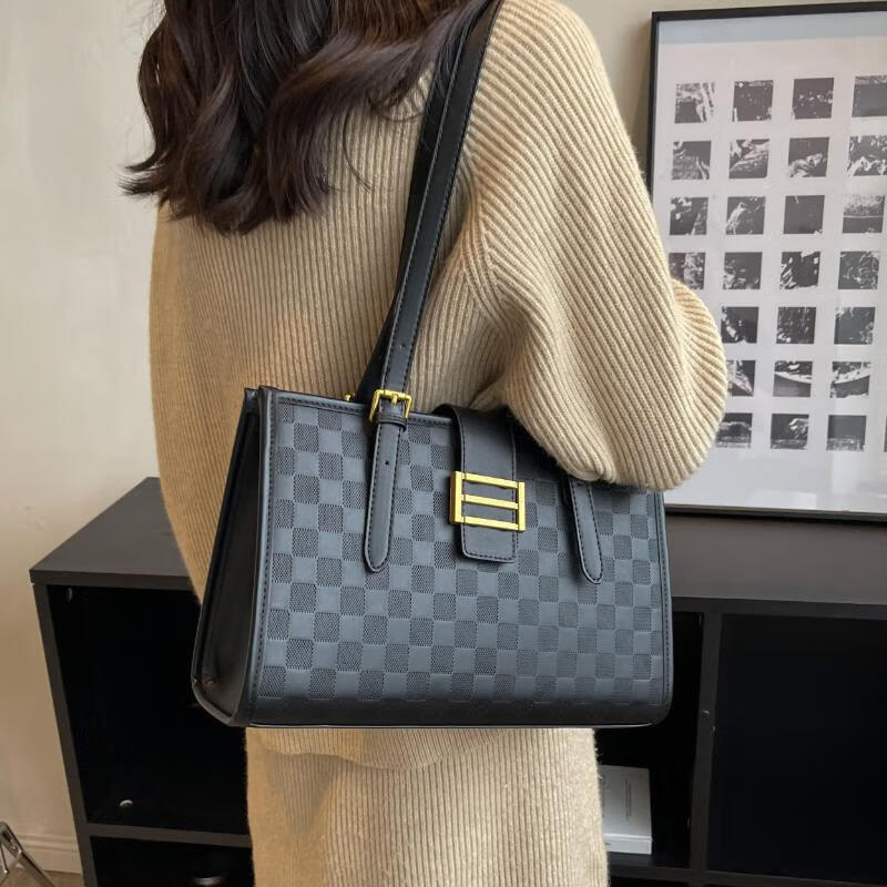 天颛广州狮岭包包 大容量包包女2023新款今年流行感单肩包时尚百搭质