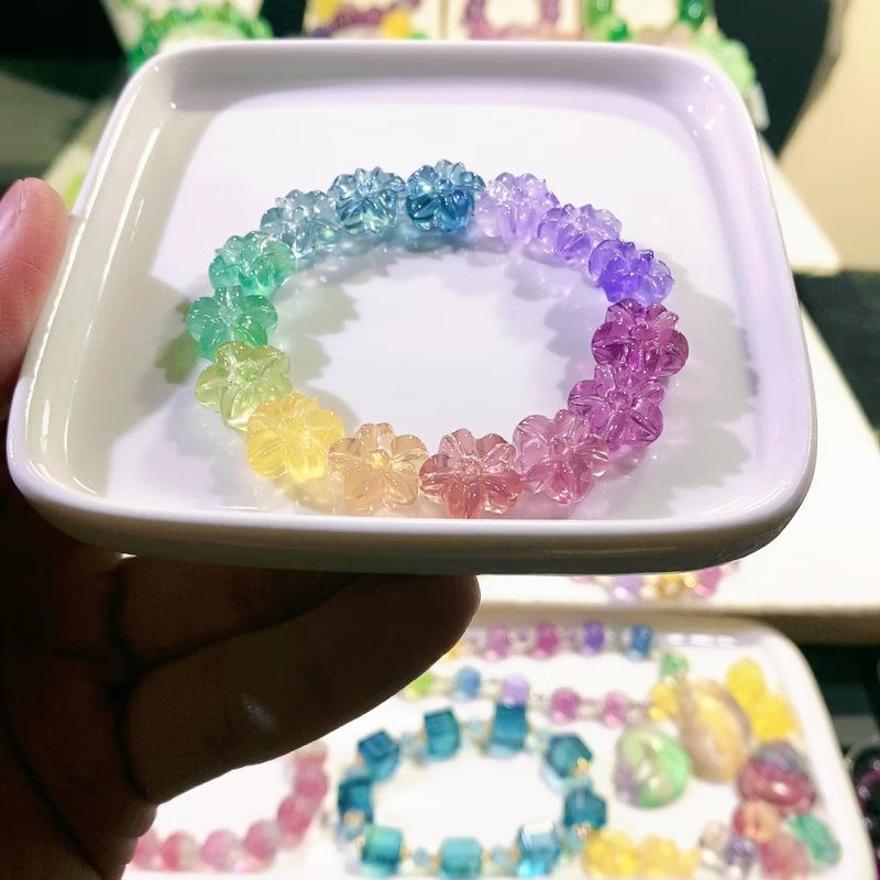 涧萦丝芙妃珠宝天然萤石手串雕刻花花皮皮七彩暖宫石手链女彩虹送女