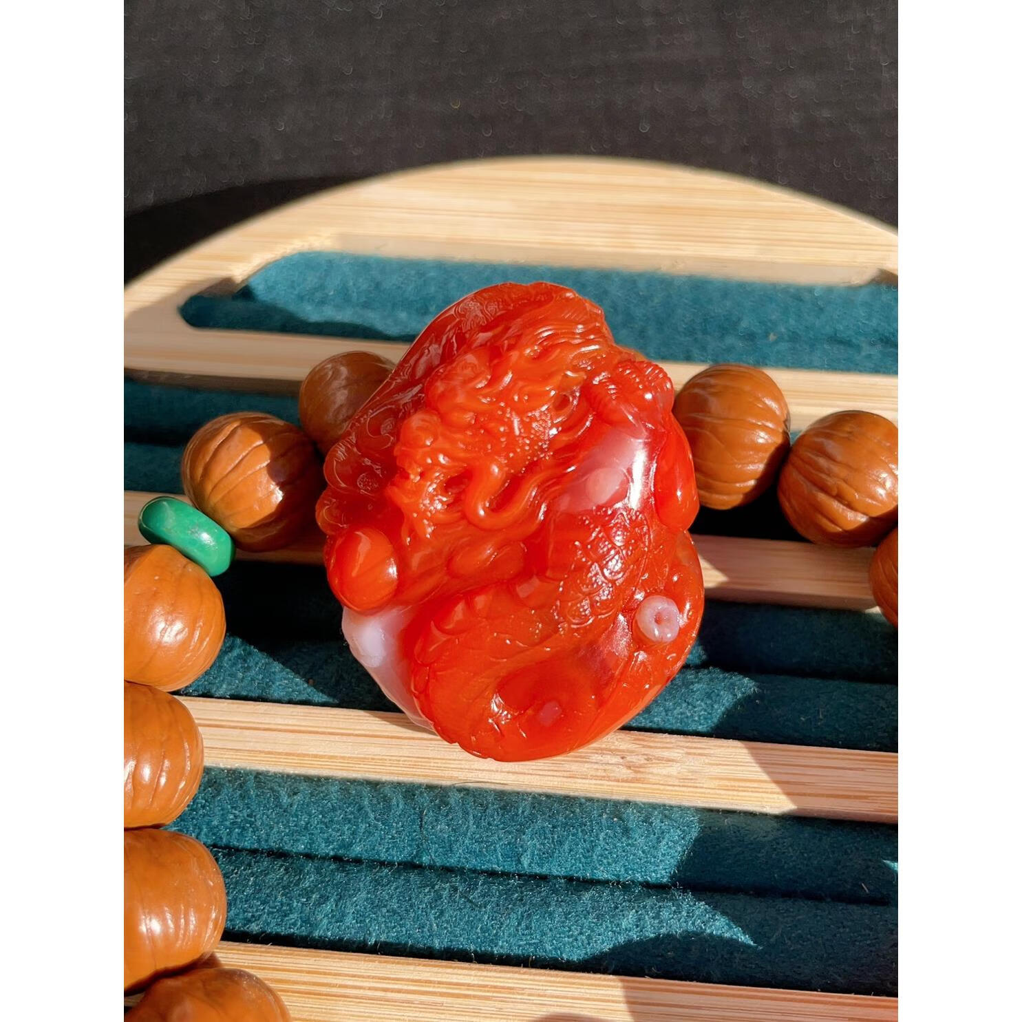 樱优天然原矿保山南红滴水洞矿口龙牌吊坠手把件摆件纂刻南红柿子红