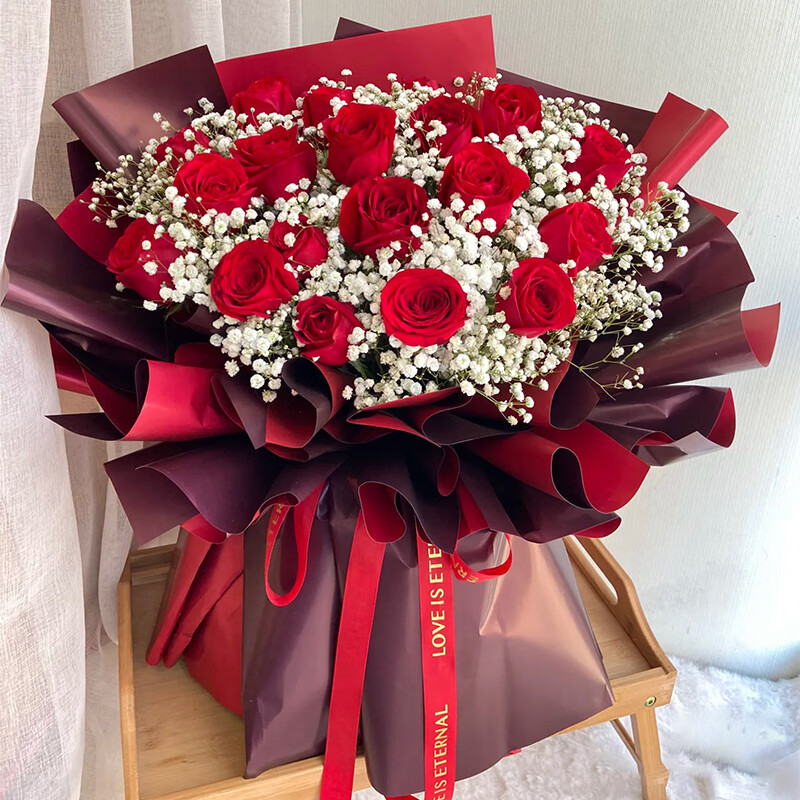 19朵红玫瑰满天星花束