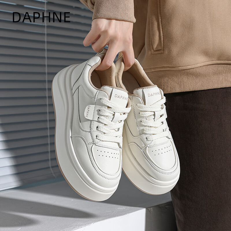 达芙妮真皮厚底小白鞋女2026春季新款增高简约板鞋轻便运动休闲鞋 米白 36