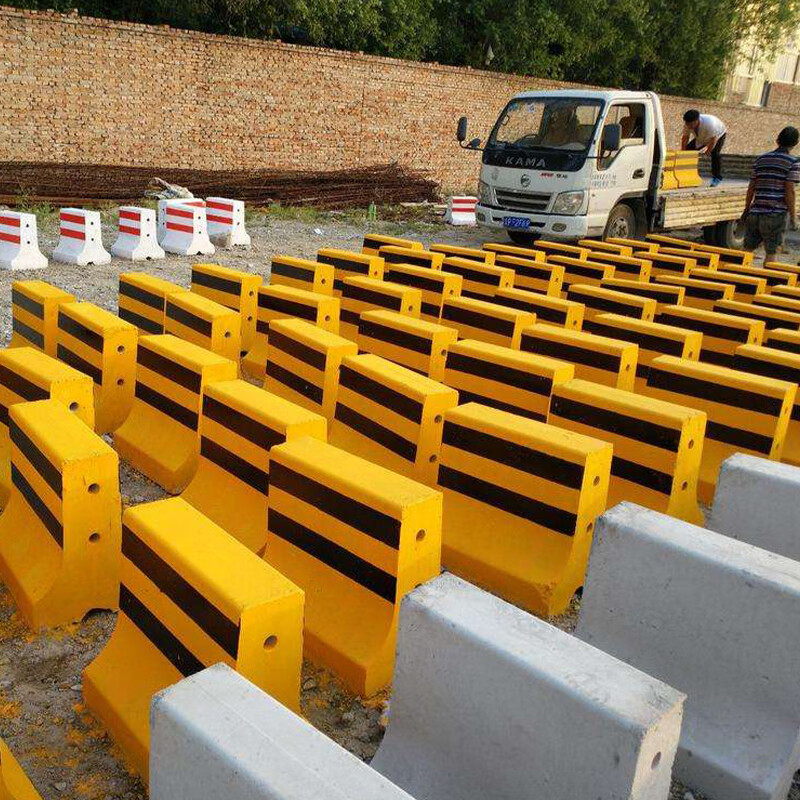 云启格水泥墩道路中央红白隔离墩广场街道防撞路障公路石头块水泥桩