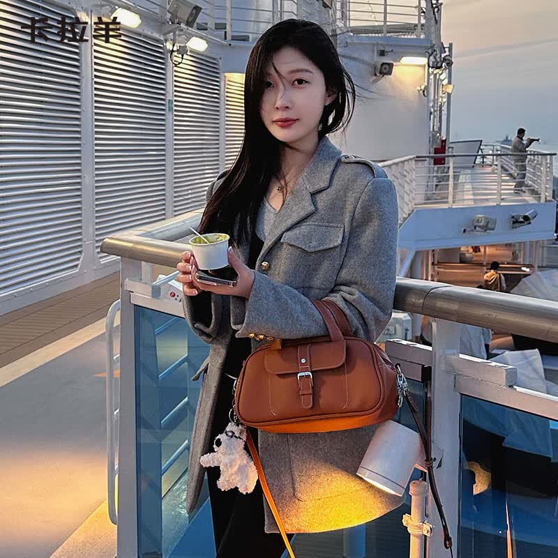 卡拉羊超轻防盗波士顿枕头包时尚单肩包包可斜挎可手提女包CX4029 摩卡棕（可拎可背多场景使用） 大包