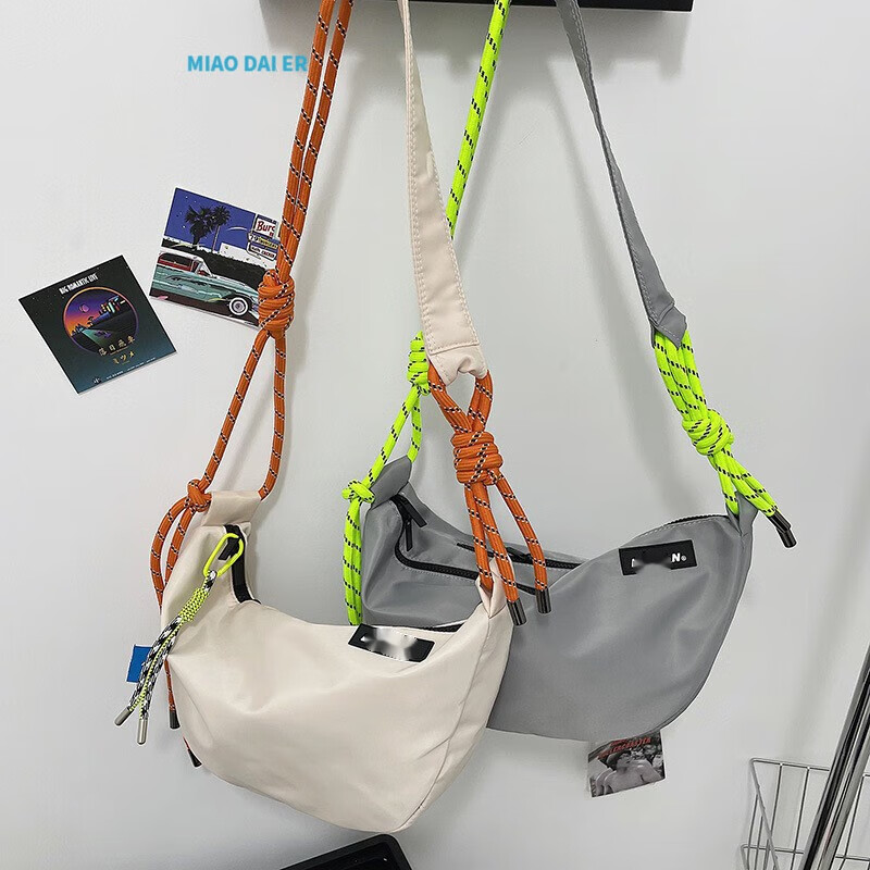 Weiltili2025新款斜挎包男休闲单肩包运动饺子包女大容量挎包上课通勤包女 卡其色