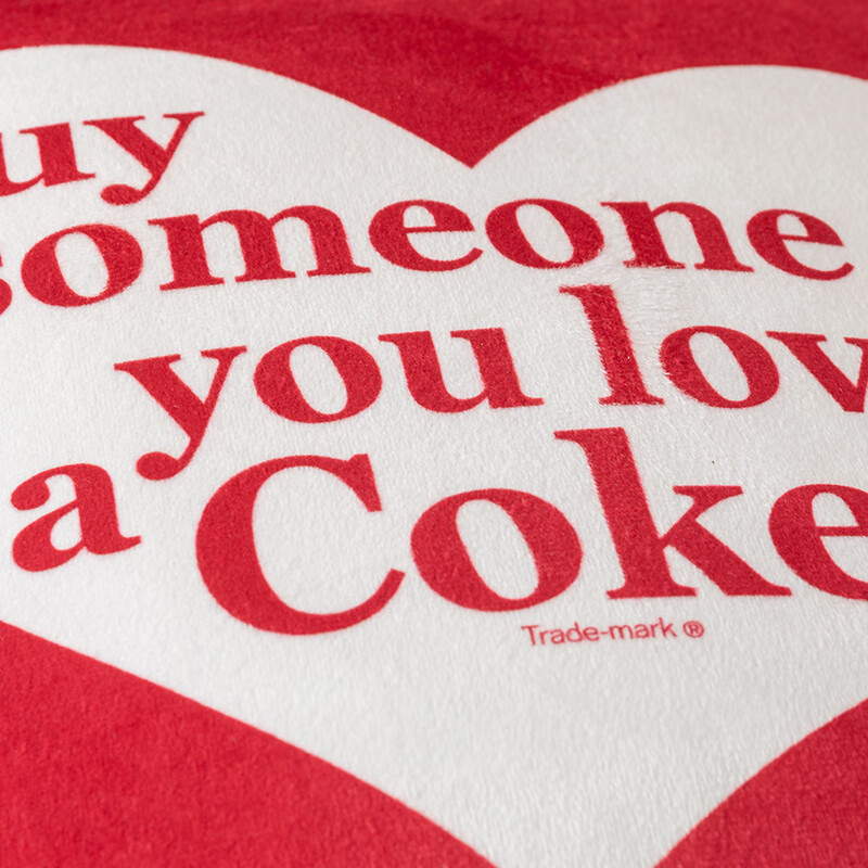 可口可乐水晶绒抱枕办公室午睡沙发靠垫车用腰靠枕 怦然心动 35cm*35cm 含枕芯 一对装