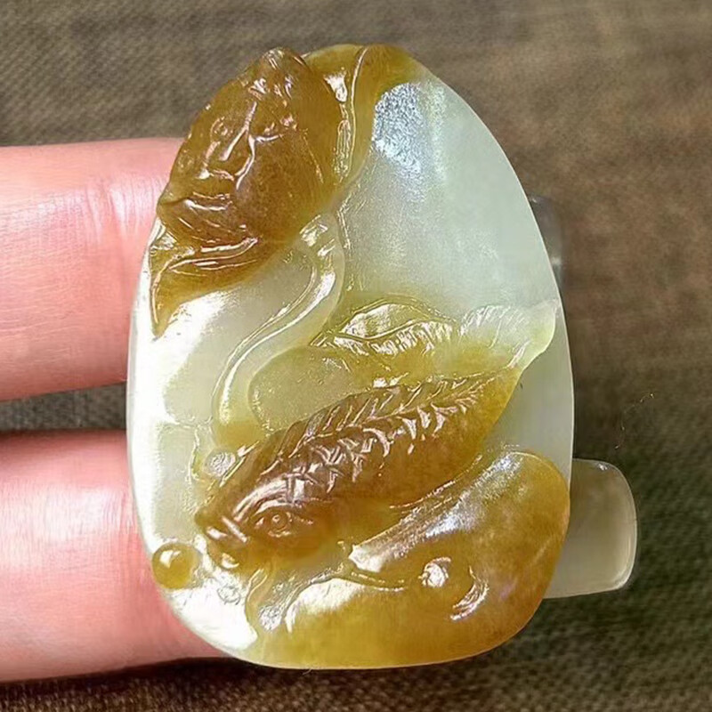 发源地 和田玉糖料连年有余吊坠 男女挂件玉牌送生日礼物37*26.8*12.